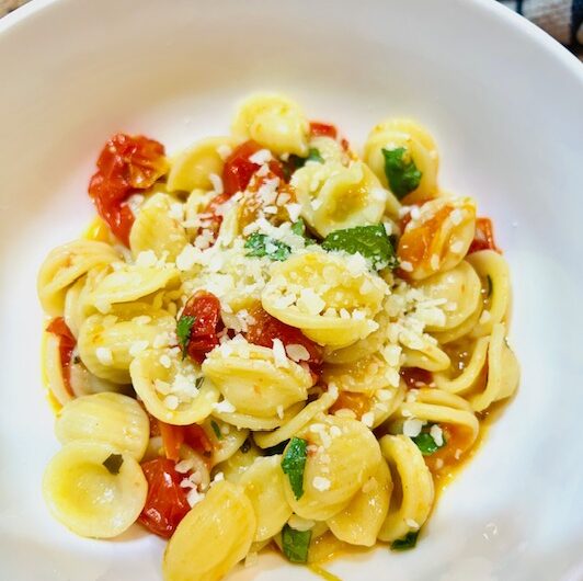 Pasta with Cherry Tomato and Basil Sauce