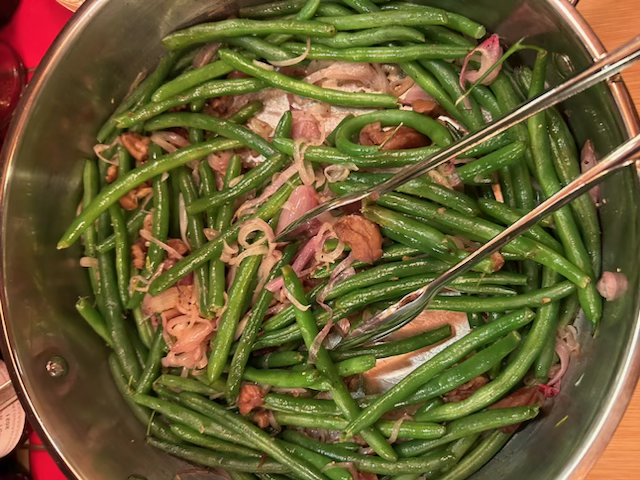 Green Beans and Mushrooms with Crispy Shallots